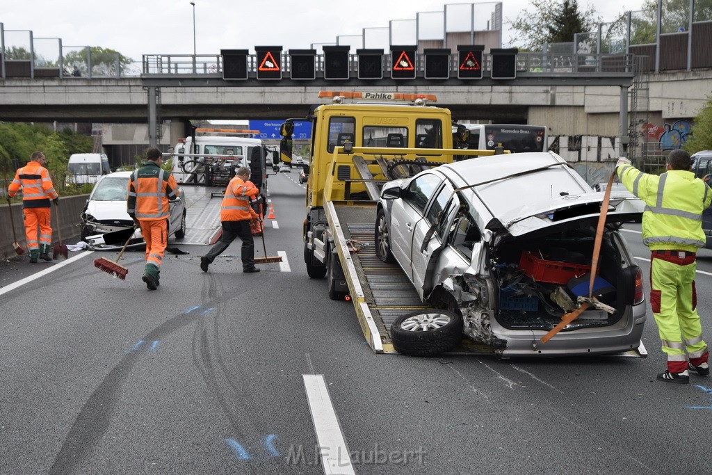 VU Auffahrunfall A 3 Rich Oberhausen kurz vor AS Koeln Dellbrueck P188.JPG - Miklos Laubert